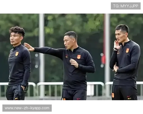 国足教练组研究多国战术风格融合，国足教练团队成员