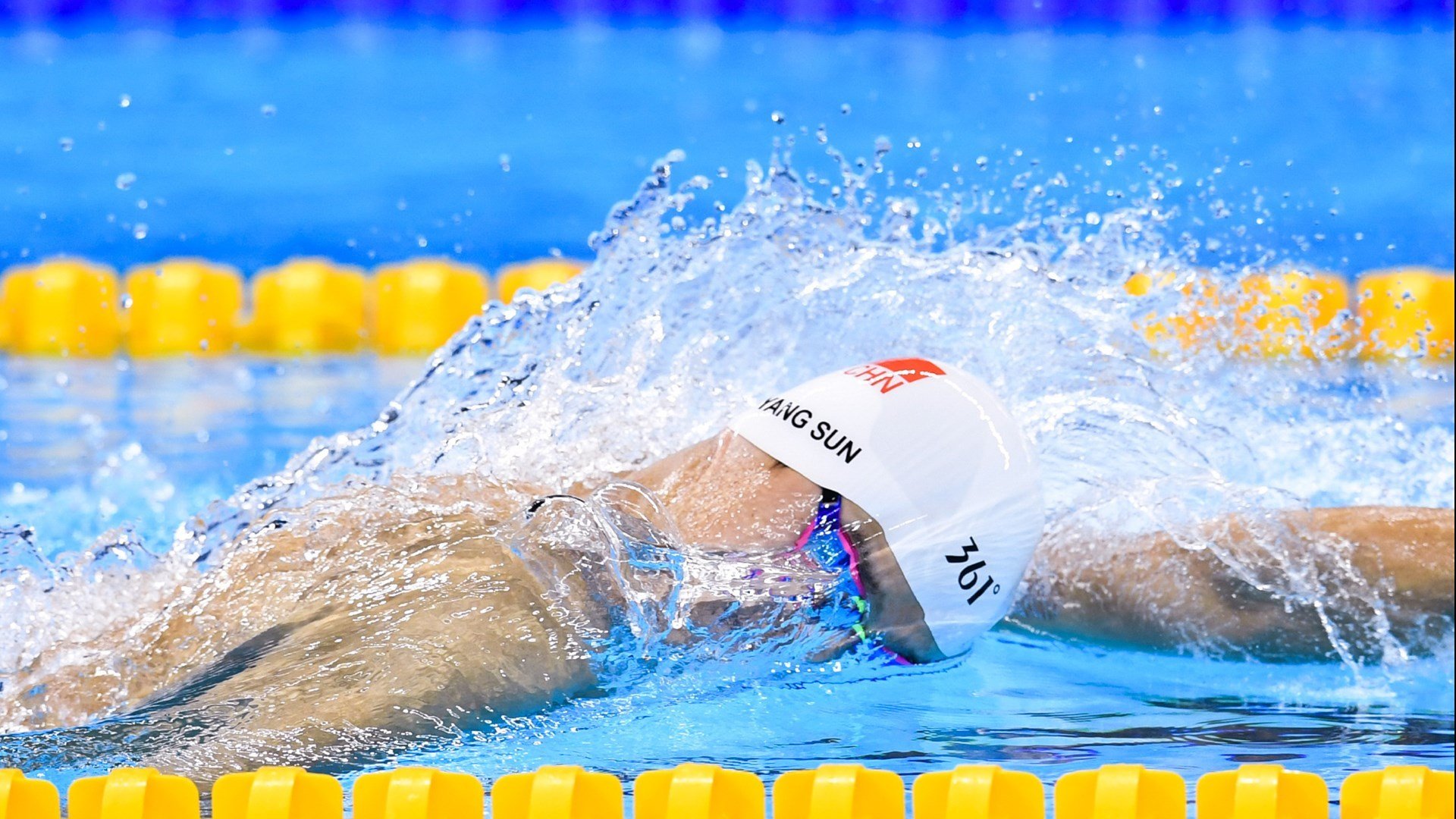 法国女子接力队默契提升明显，法国接机